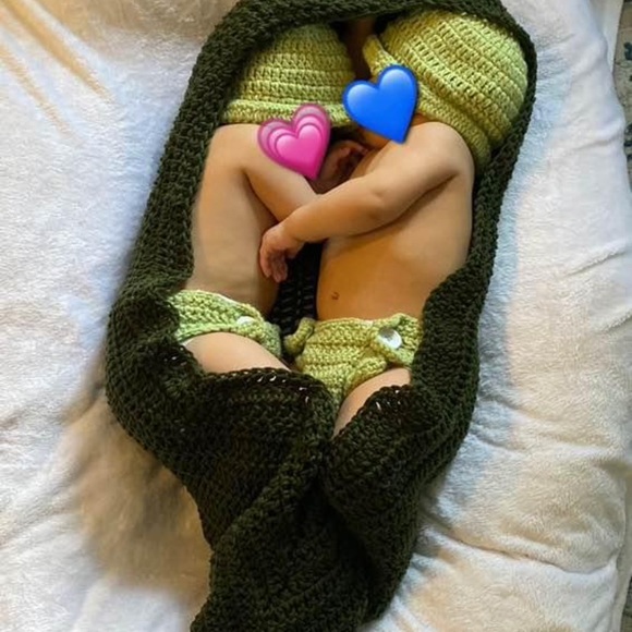 Two peas in a pod - Picture 2 of 4